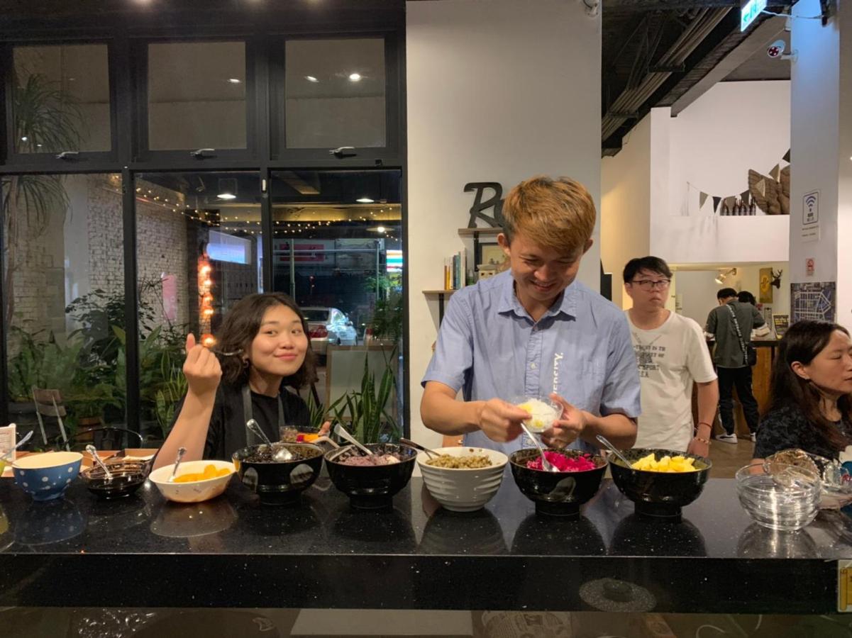 Backpacker 41 Hostel - Taichung Exteriör bild