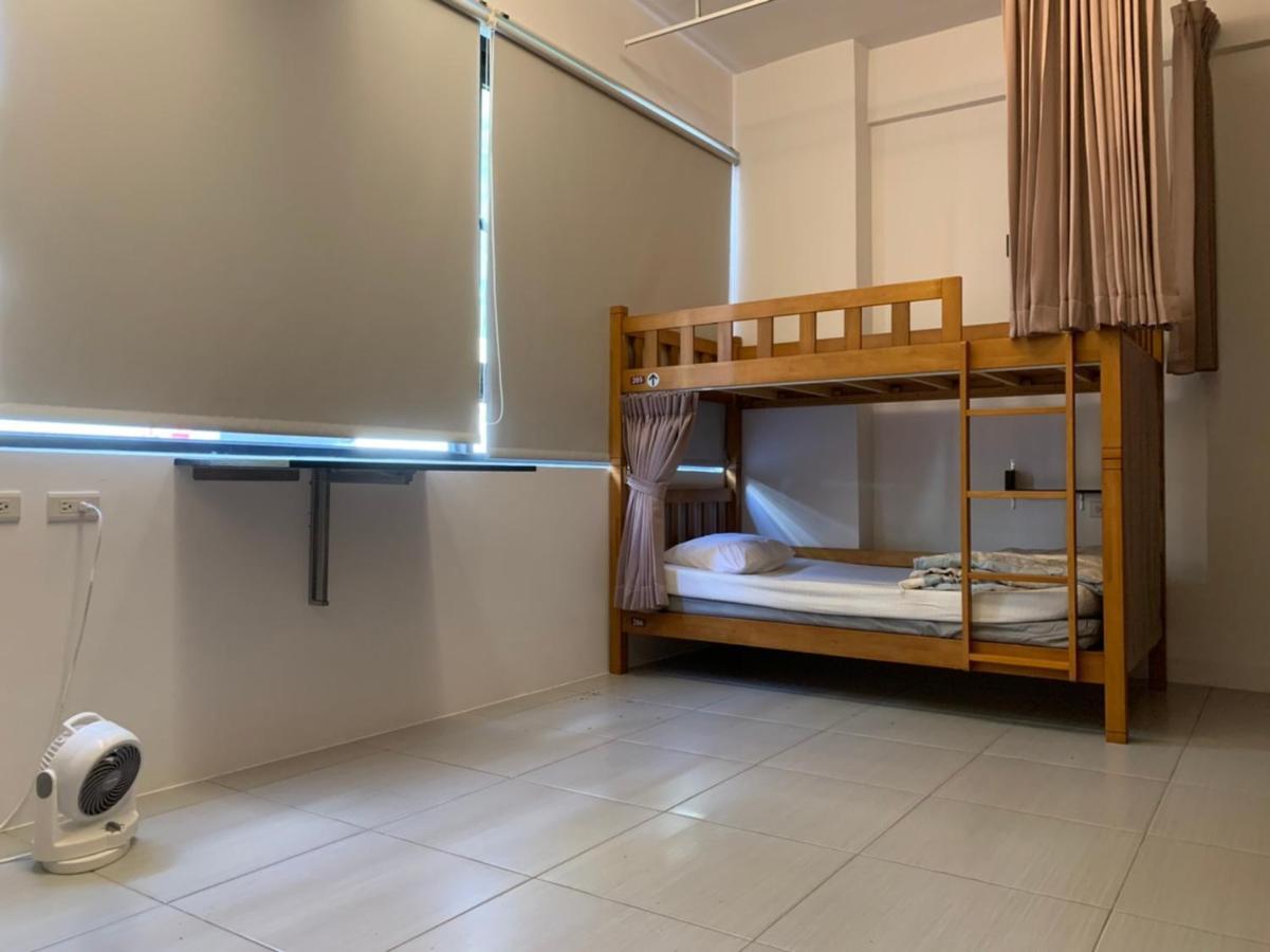 Backpacker 41 Hostel - Taichung Exteriör bild