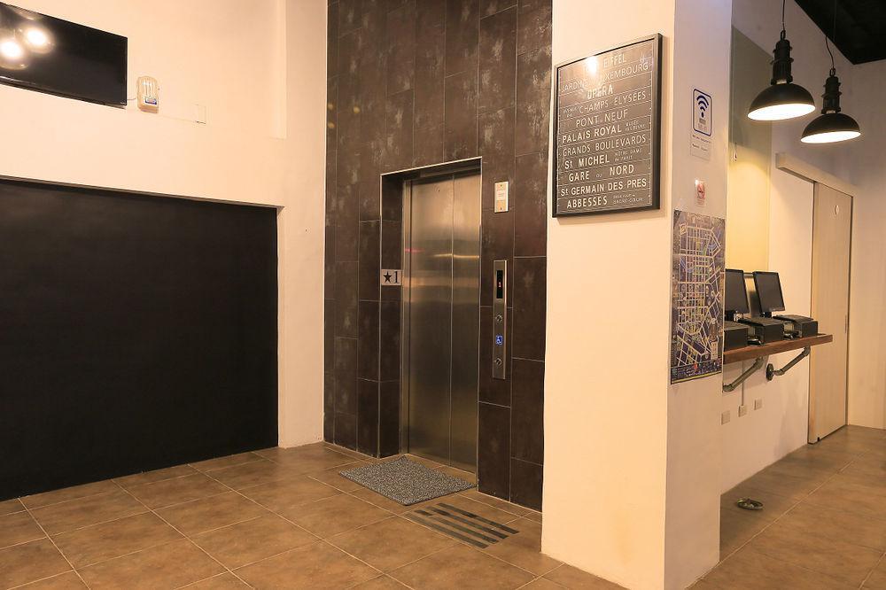 Backpacker 41 Hostel - Taichung Exteriör bild