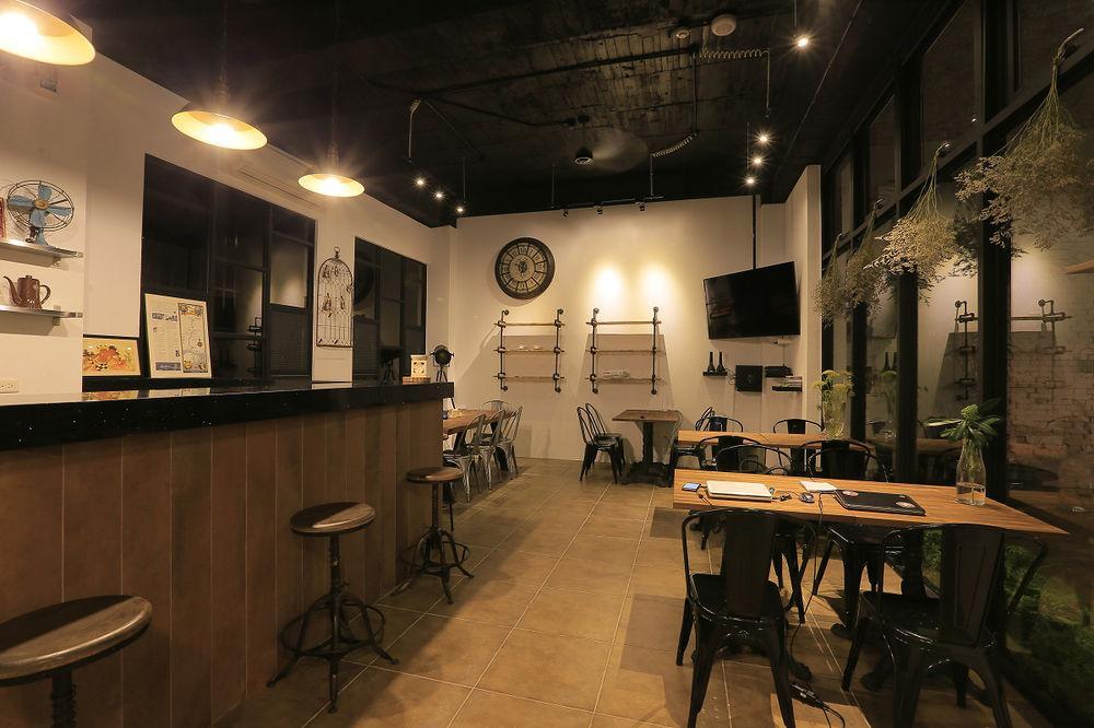 Backpacker 41 Hostel - Taichung Exteriör bild