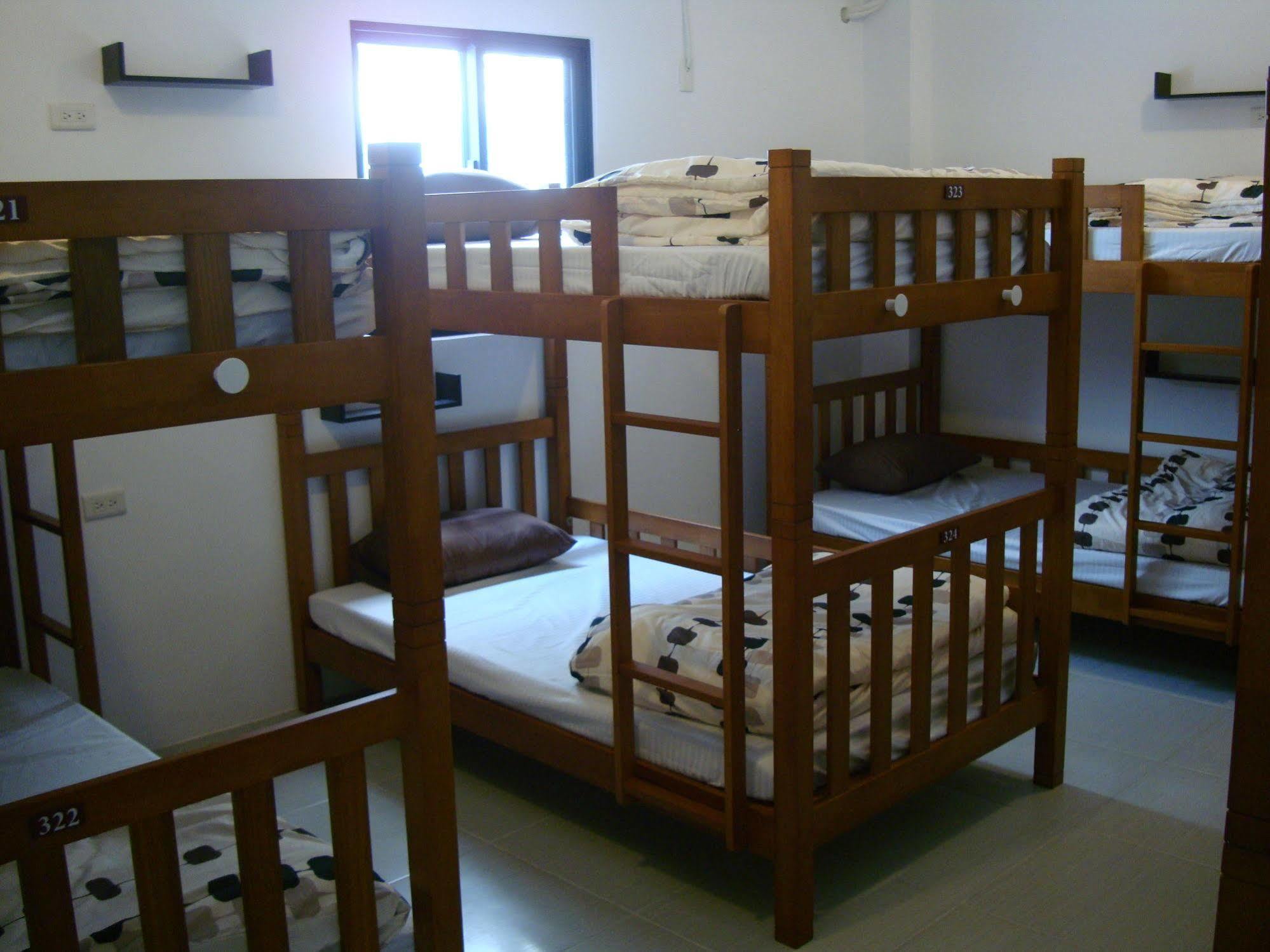 Backpacker 41 Hostel - Taichung Exteriör bild