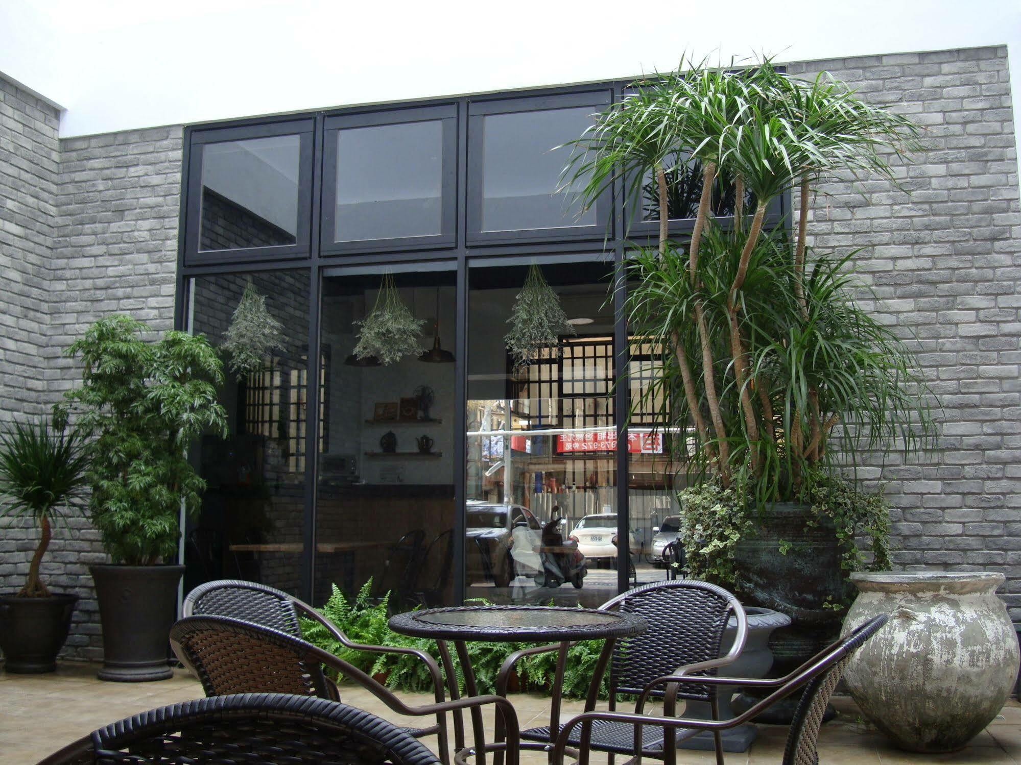 Backpacker 41 Hostel - Taichung Exteriör bild