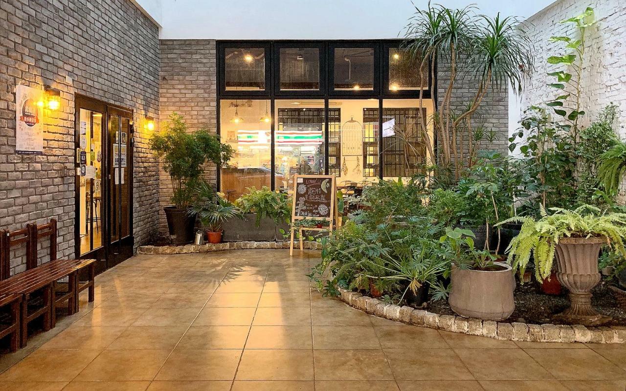 Backpacker 41 Hostel - Taichung Exteriör bild