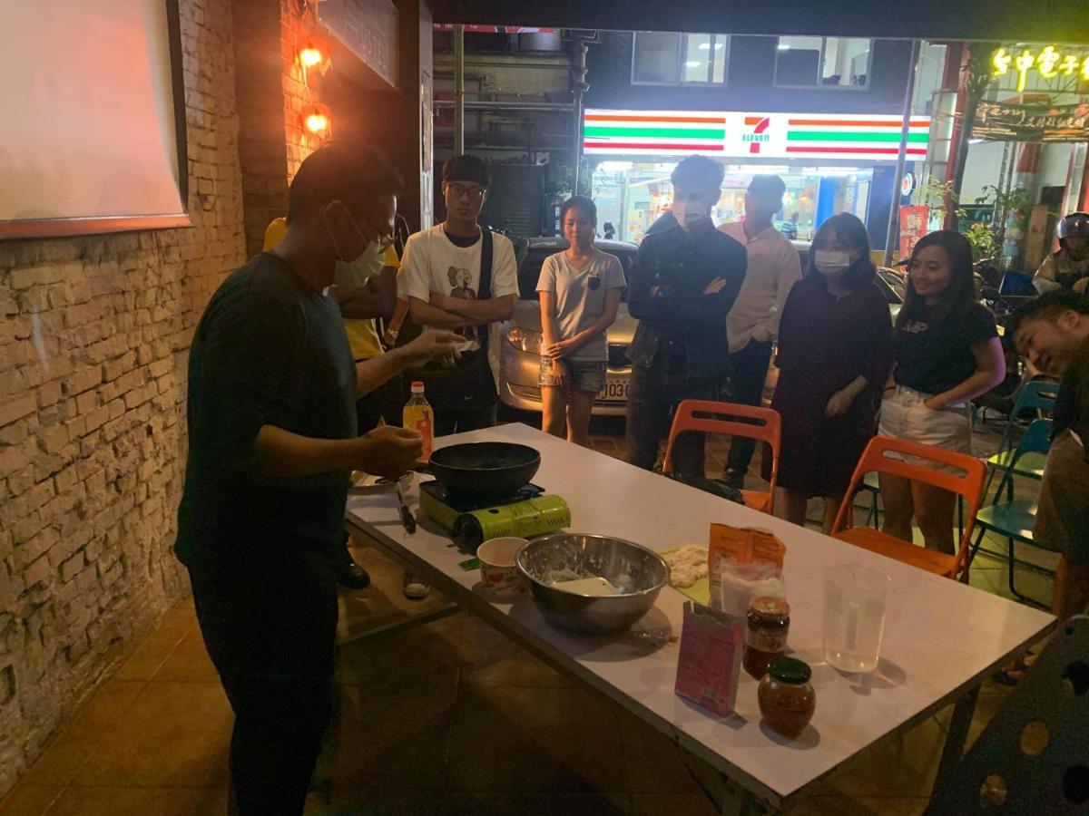 Backpacker 41 Hostel - Taichung Exteriör bild